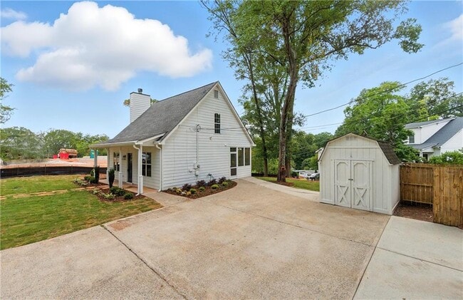 Building Photo - 180 Summit Ave SE