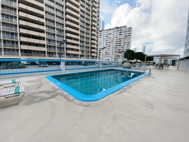 Building Photo - Kapiolani Terrace - Studio w/1 parking & n...