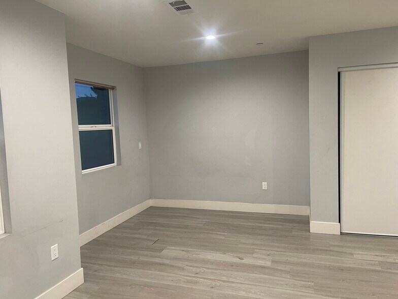 Building Photo - 12662 Bradley Ave