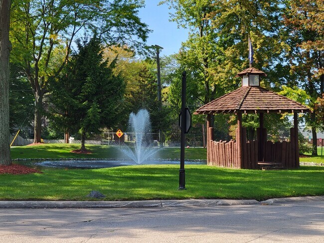 Building Photo - 9634 Seaway Dr