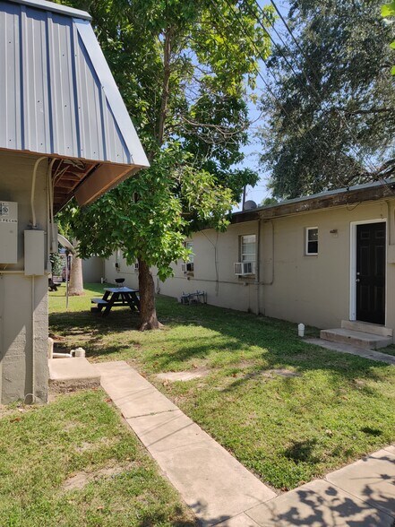 BBQ & Picnic Area - 1210 Pecan Blvd
