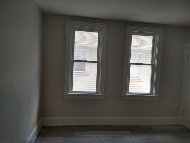 Building Photo - 206-208 N Harris Ave