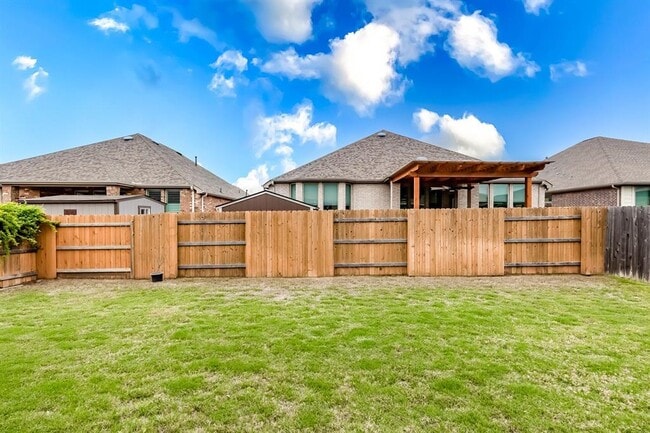 Building Photo - 833 Whitetail Dr