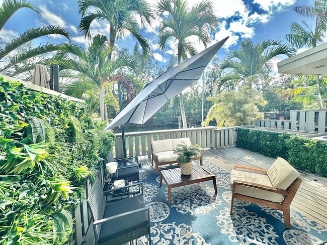 Building Photo - 3736 NE 166th St