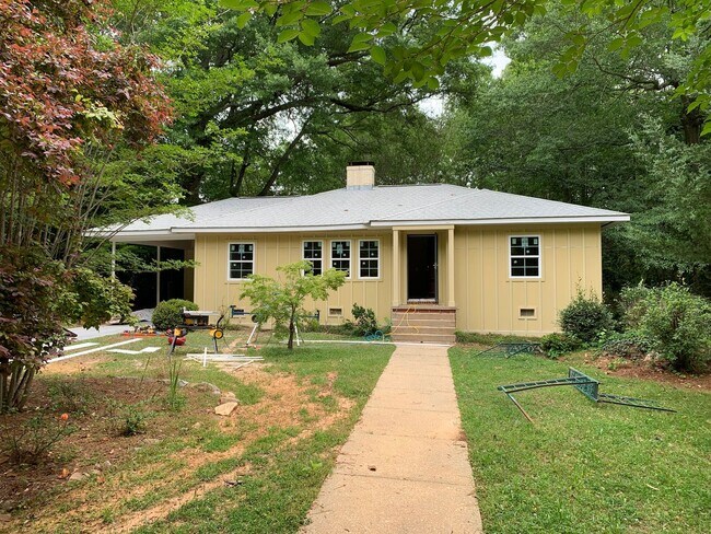 Primary Photo - Super Cute Cottage 1 mile from Toomers Corner