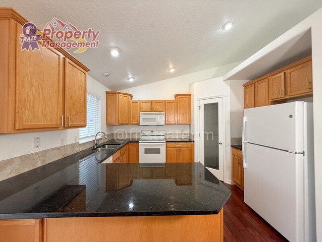 Building Photo - 1923 N Tyra Ave