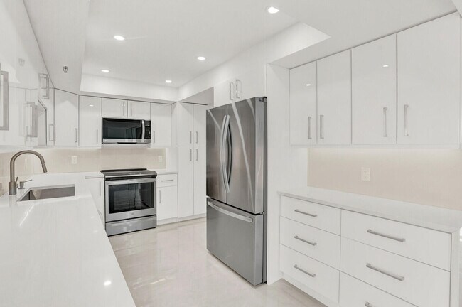 Building Photo - 2697 N Ocean Blvd