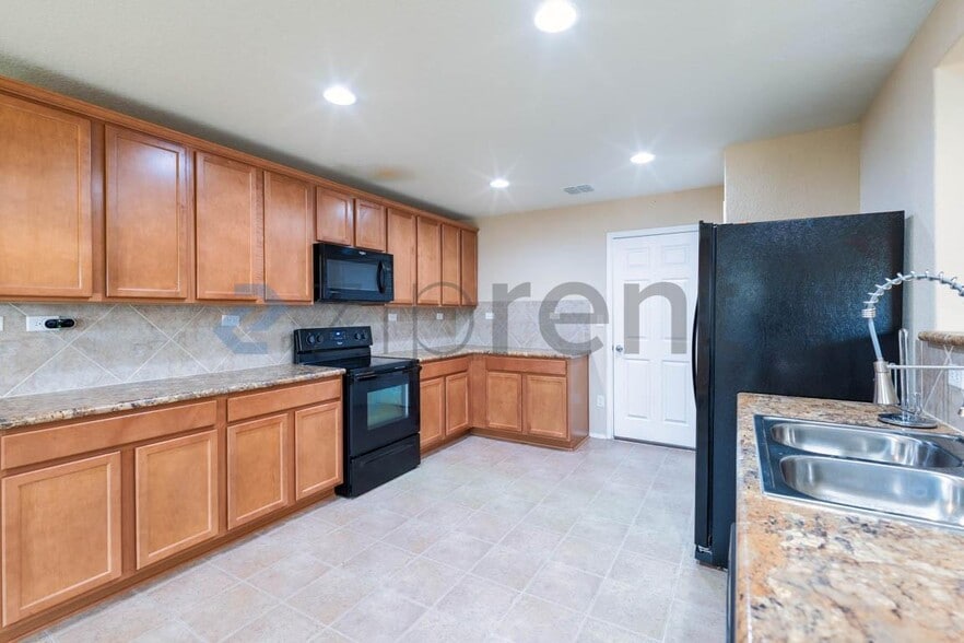 Building Photo - 11709 Silver Sky