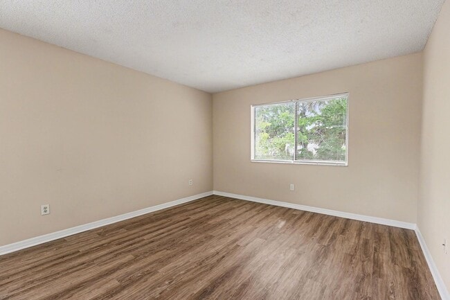 Building Photo - 2414 Fox Hollow Dr