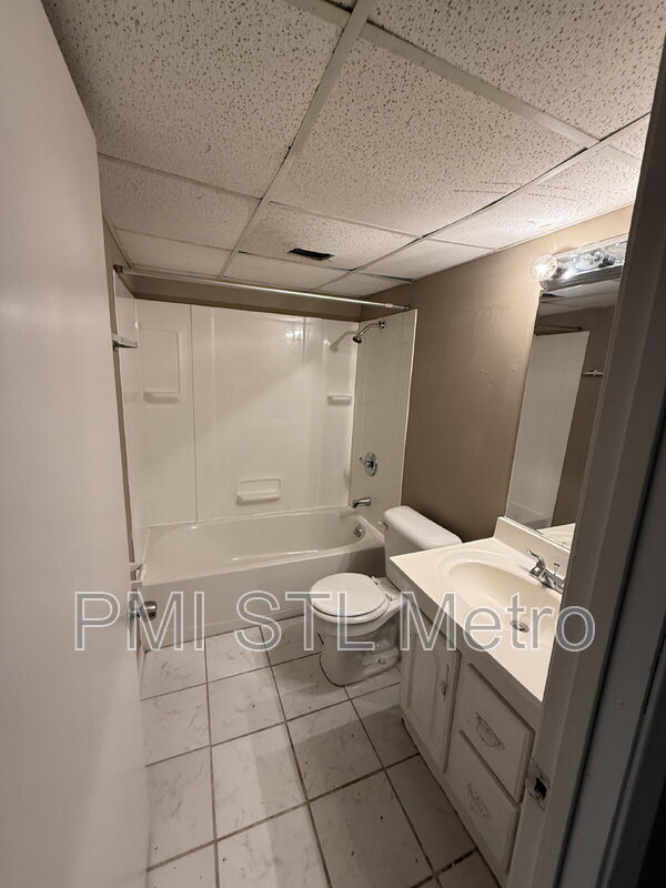 Building Photo - 10342 Ross Cir