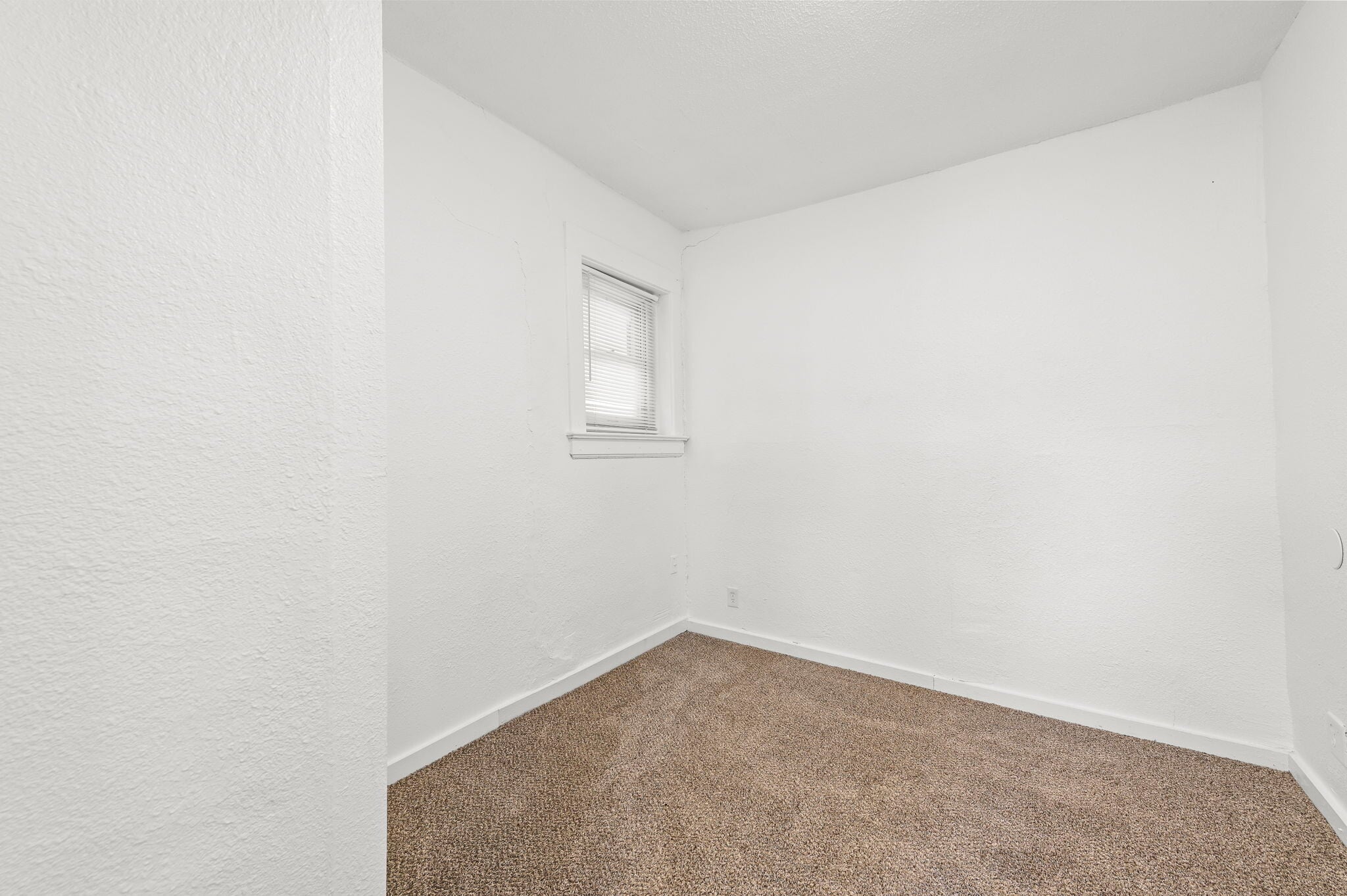 Building Photo - 2207 E 24th Ter