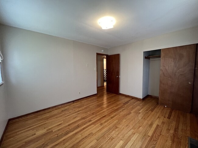 Building Photo - 207 N Mulberry St