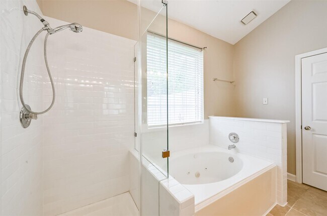 Building Photo - 15019 Trumpet Vine Ln