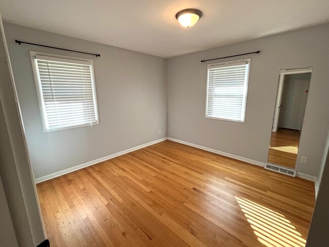 Building Photo - 275 Oak St