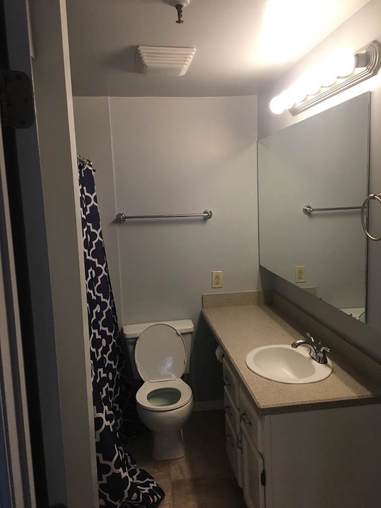 Primary bathroom - 25 Grand St