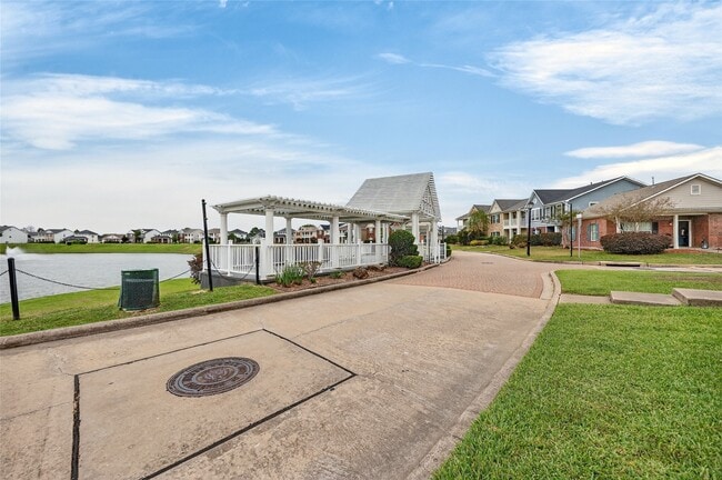 Building Photo - 20747 Settlers Lake Cir N