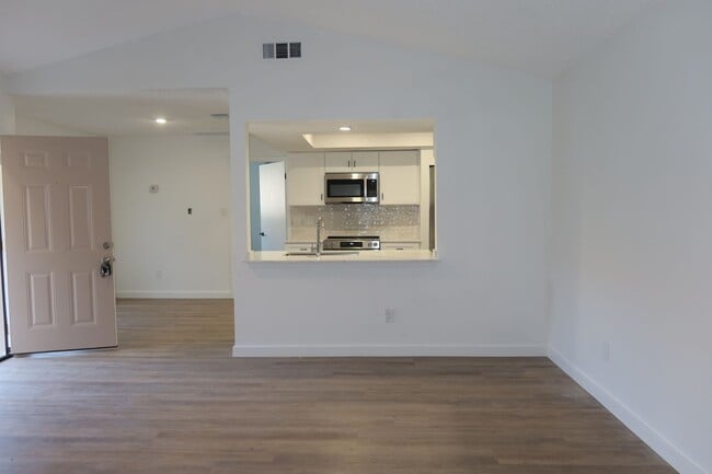 Building Photo - Aberdeen Duplex - 2Bd/2Ba - Remodeled - W/D - Fireplace - Garage - Fenced Patio - $1600