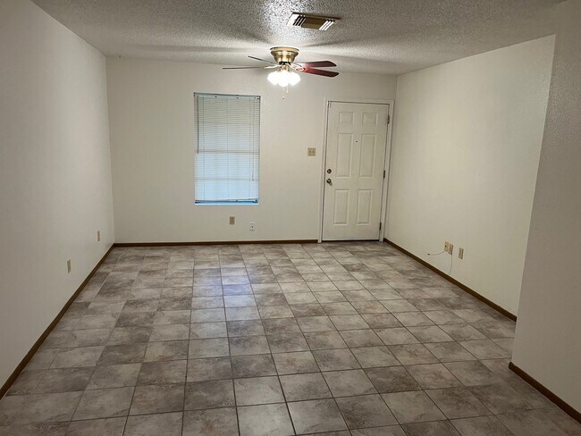 Building Photo - 6064 Bedford Dr