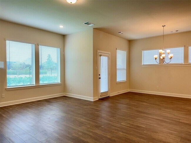 Building Photo - 1804 Welker Dr