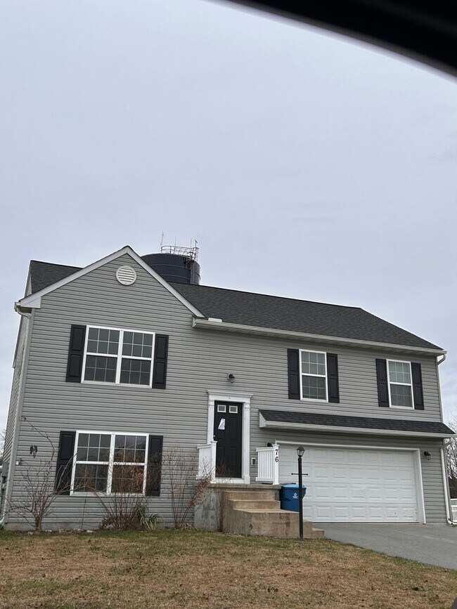 Building Photo - 3 Bedroom 3 Bath House In Mount Wolf