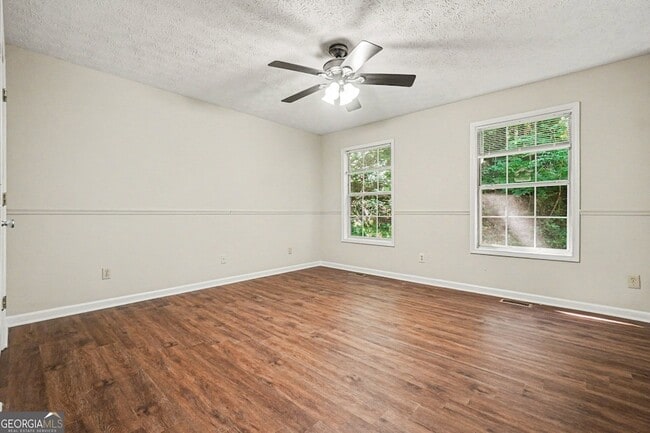 Building Photo - 181 N Springs Dr