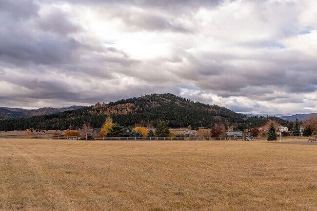 Building Photo - Beautiful House with 2 Wood Stoves across from park in Kalispell