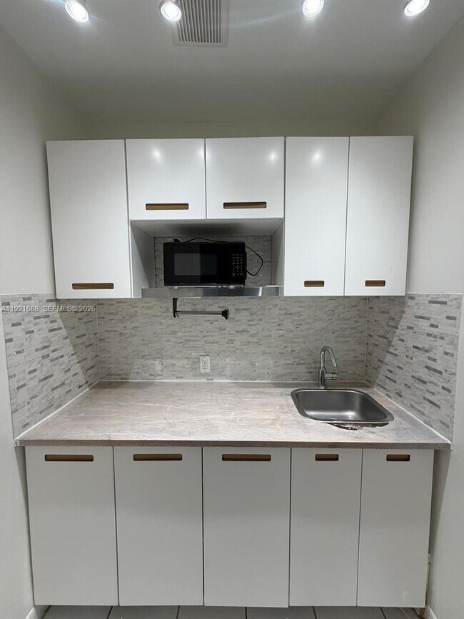 Building Photo - 8105 SW 17th Terrace