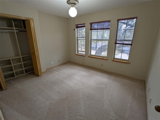 Building Photo - 7602 Mifflin Kenedy Ter