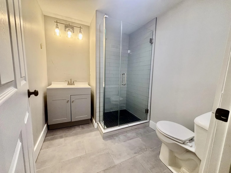 Building Photo - 605 Taylor Ave