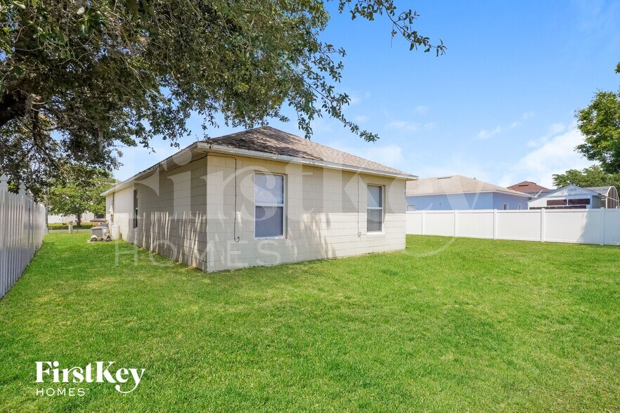 Building Photo - 729 Pincon Ln