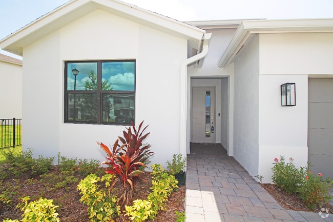 Building Photo - 5729 SE Sky Blue Cir