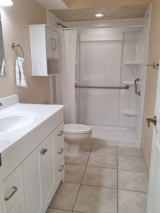 Building Photo - VERY WELL MAINTAINED FLORIDA SHORES 2BR 1BA DUPLEX FOR RENT