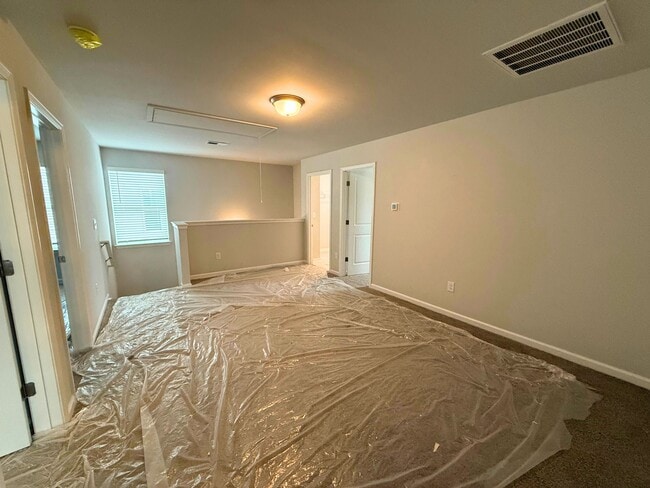 Building Photo - 144 Gervais Cir