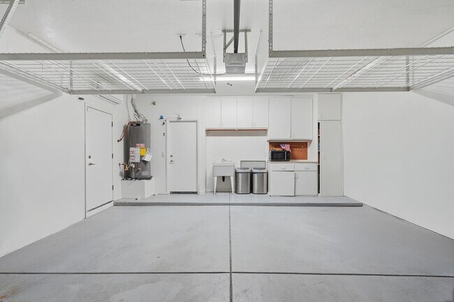 Building Photo - 6843 S 26th St