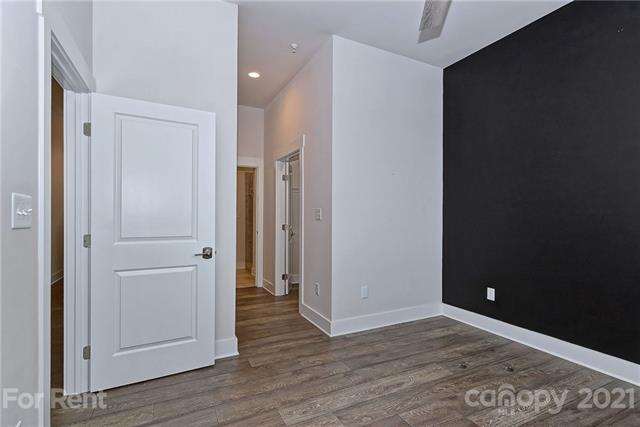 Building Photo - 935 McAlway Rd