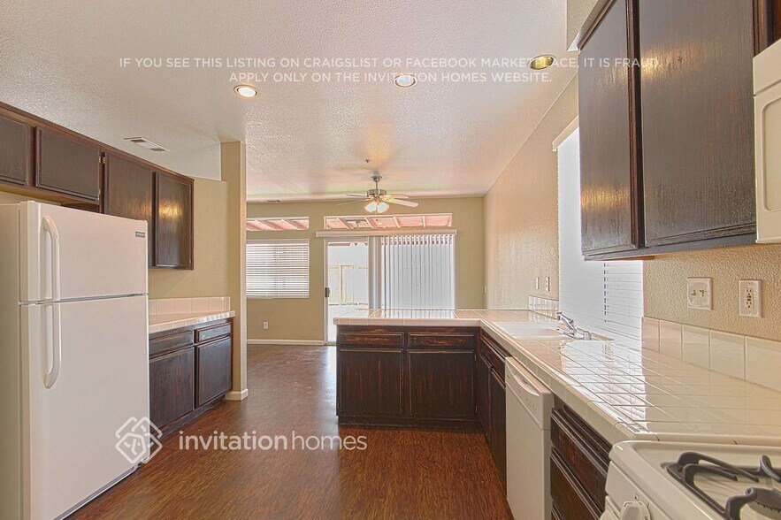 Building Photo - 15441 Martos Rd
