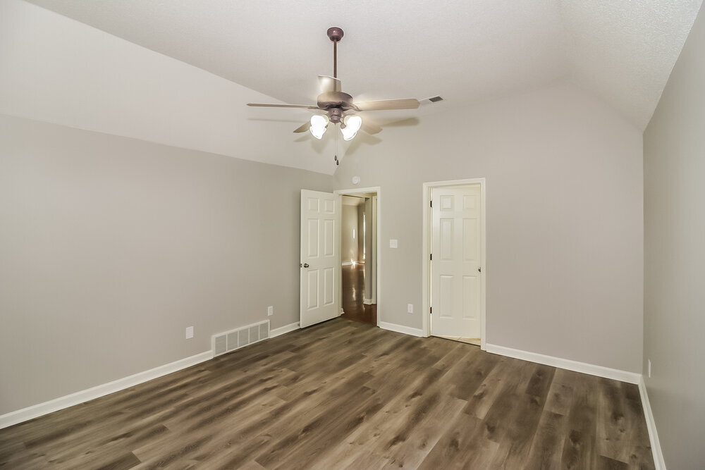 Building Photo - 10221 Green Moss Dr N