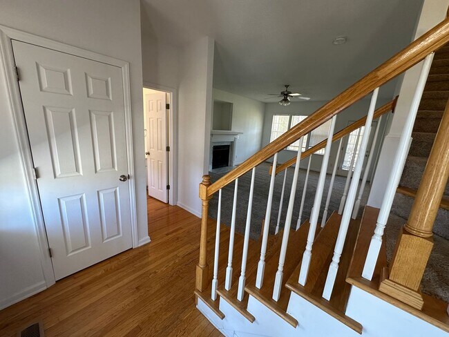 Building Photo - Beautiful 3 bedroom home on over 3/4 acres with huge garage.