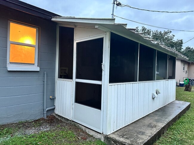 Building Photo - 38421 13th Ave