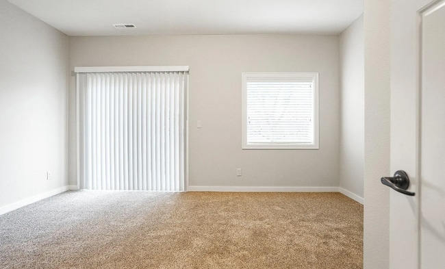 Building Photo - Beautiful and Spacious Single Family Condo...