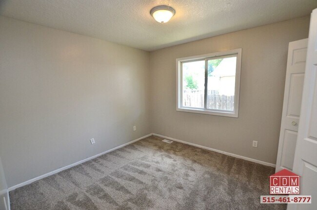 Building Photo - Excellent Des Moines Home