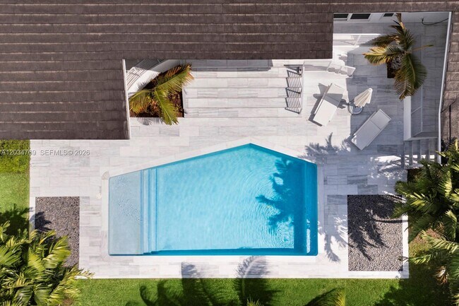 Building Photo - 5780 Las Palmas Dr