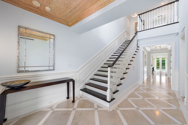 Building Photo - 210 Emerald Ln