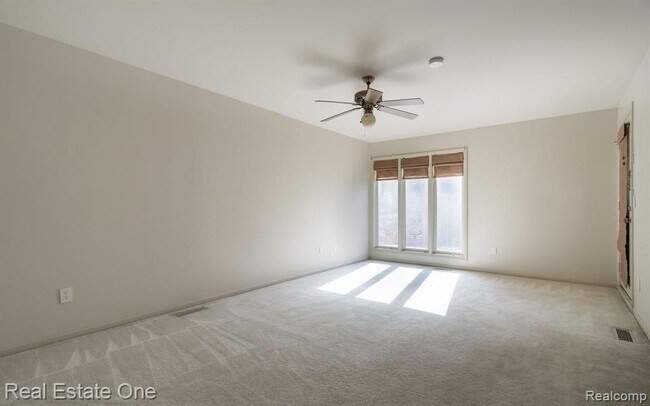 Building Photo - 1237 Oakwood Ct
