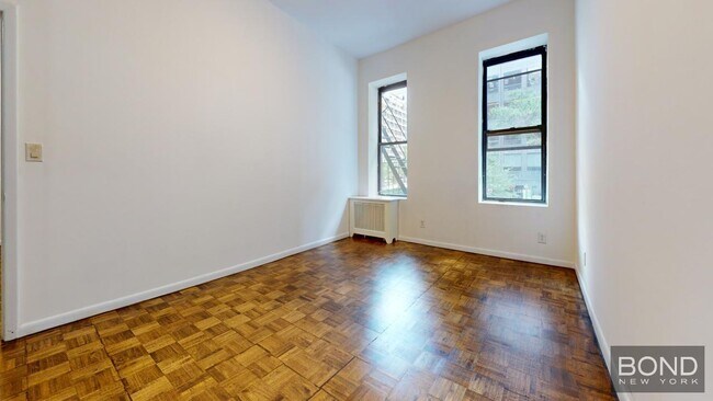 Building Photo - 922 Third Avenue