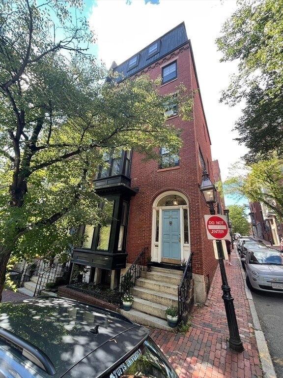 Building Photo - 39 Chestnut St