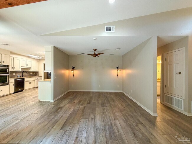 Building Photo - 7707 Beechwood Dr