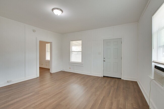 Building Photo - 3701-3703 Fairview St SW