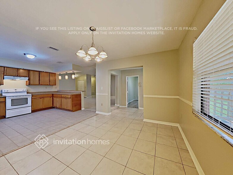 Building Photo - 330 Woods Lake Dr