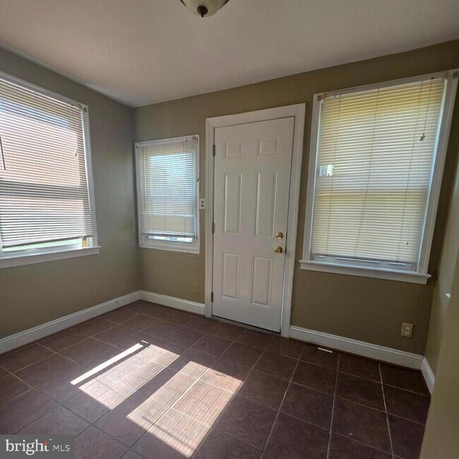 Building Photo - 5305 Central Ave SE